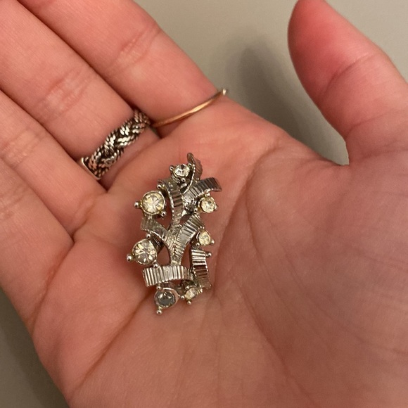 Vintage Coro Silver tone rhinestone screw back earrings - Picture 2 of 6